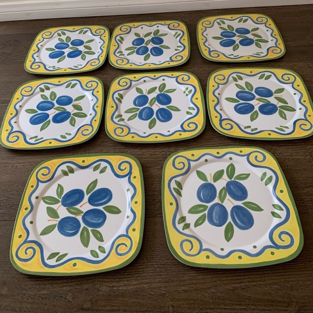 Trudeau melamine dinner plates of 8